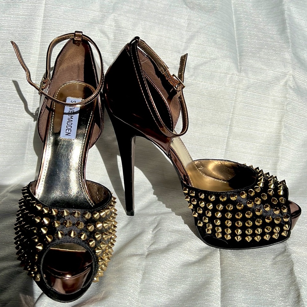 Steve Madden Black & Gold Spiked Platform Heels